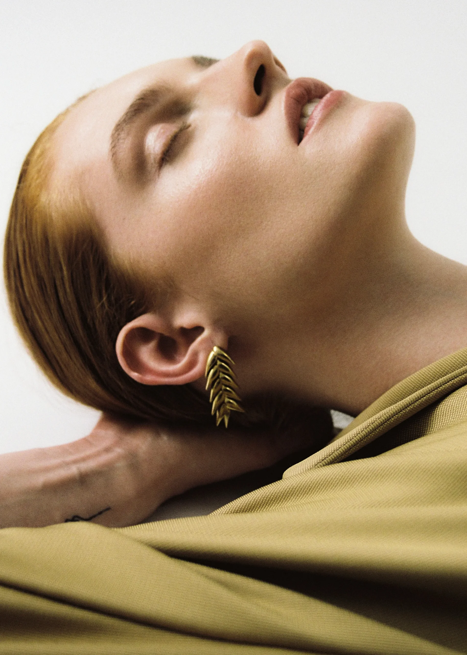 The Frankie Shop Bevza Spikelet Short Earrings Gold New