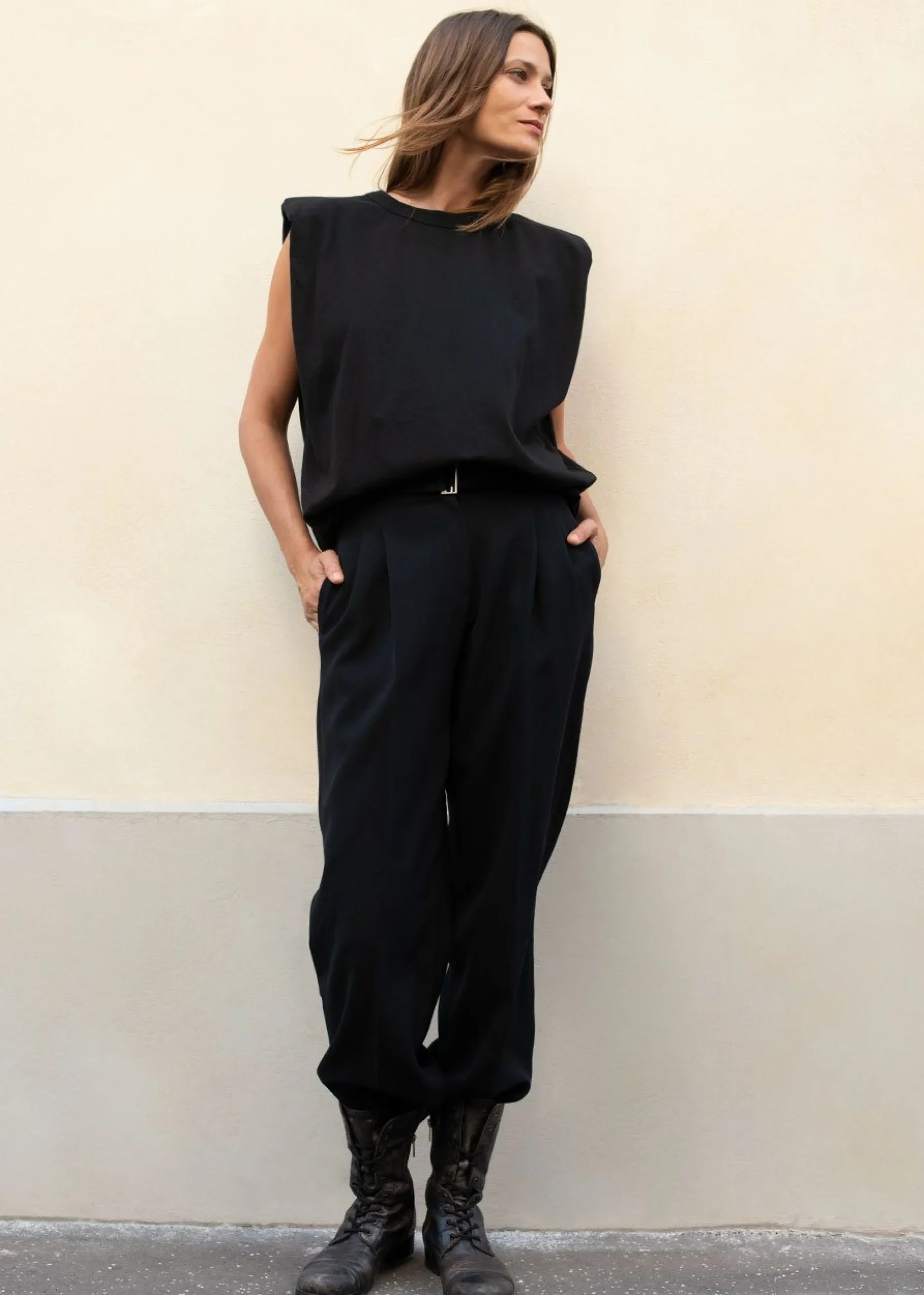 The Frankie Shop Eva Padded Shoulder Muscle T-Shirt Black Hot