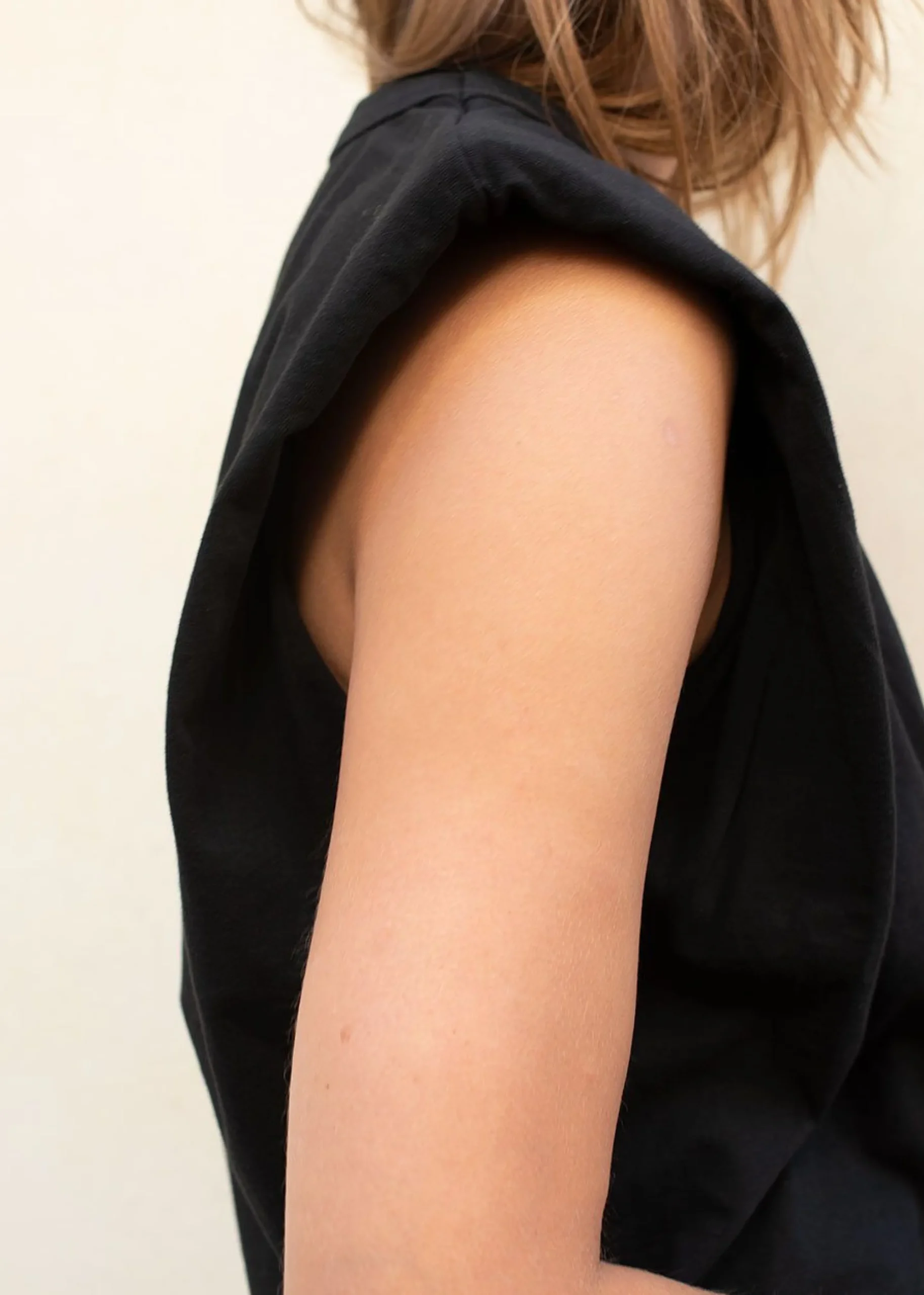 The Frankie Shop Eva Padded Shoulder Muscle T-Shirt Black Hot