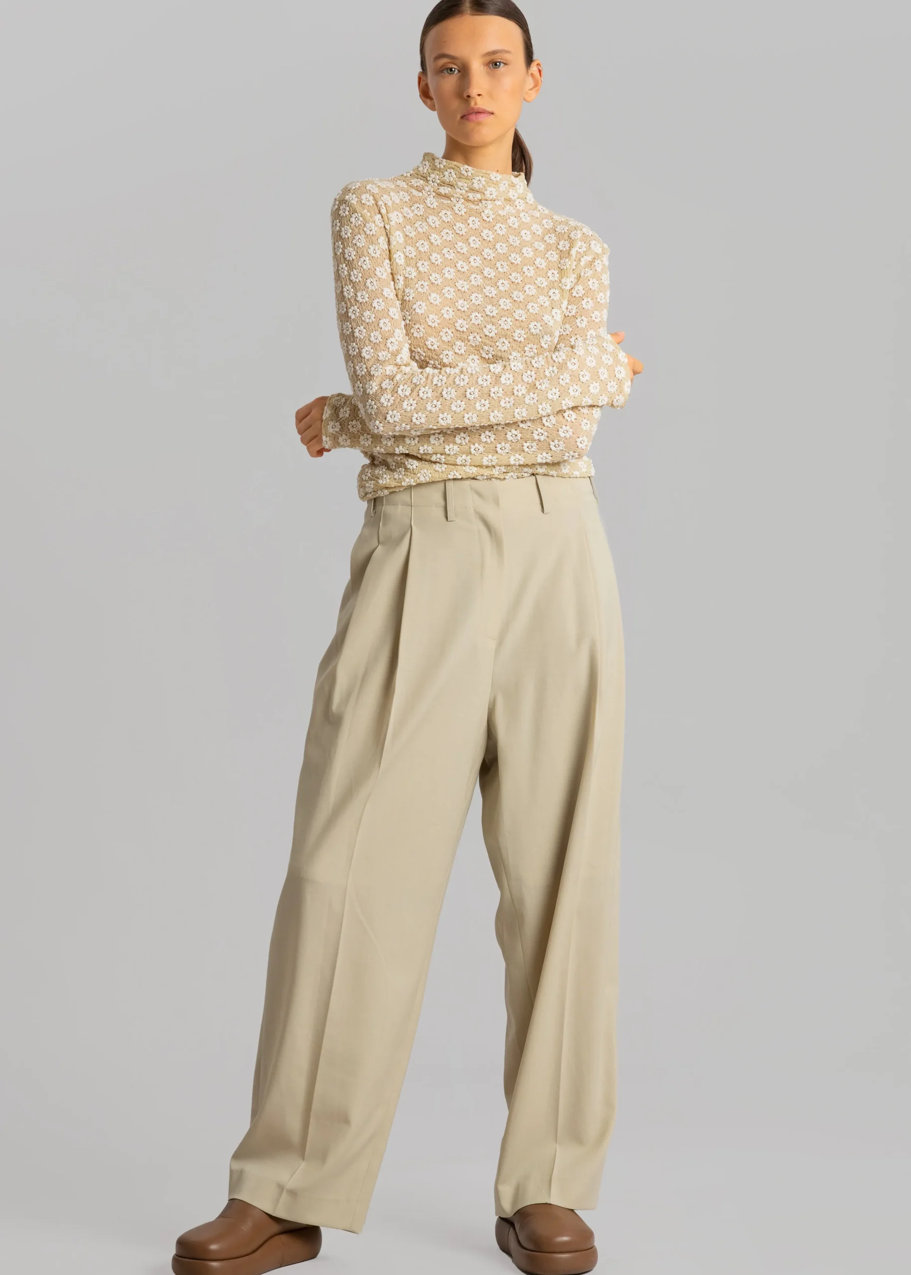 The Frankie Shop Sefa Tuck Pants Beige Hot