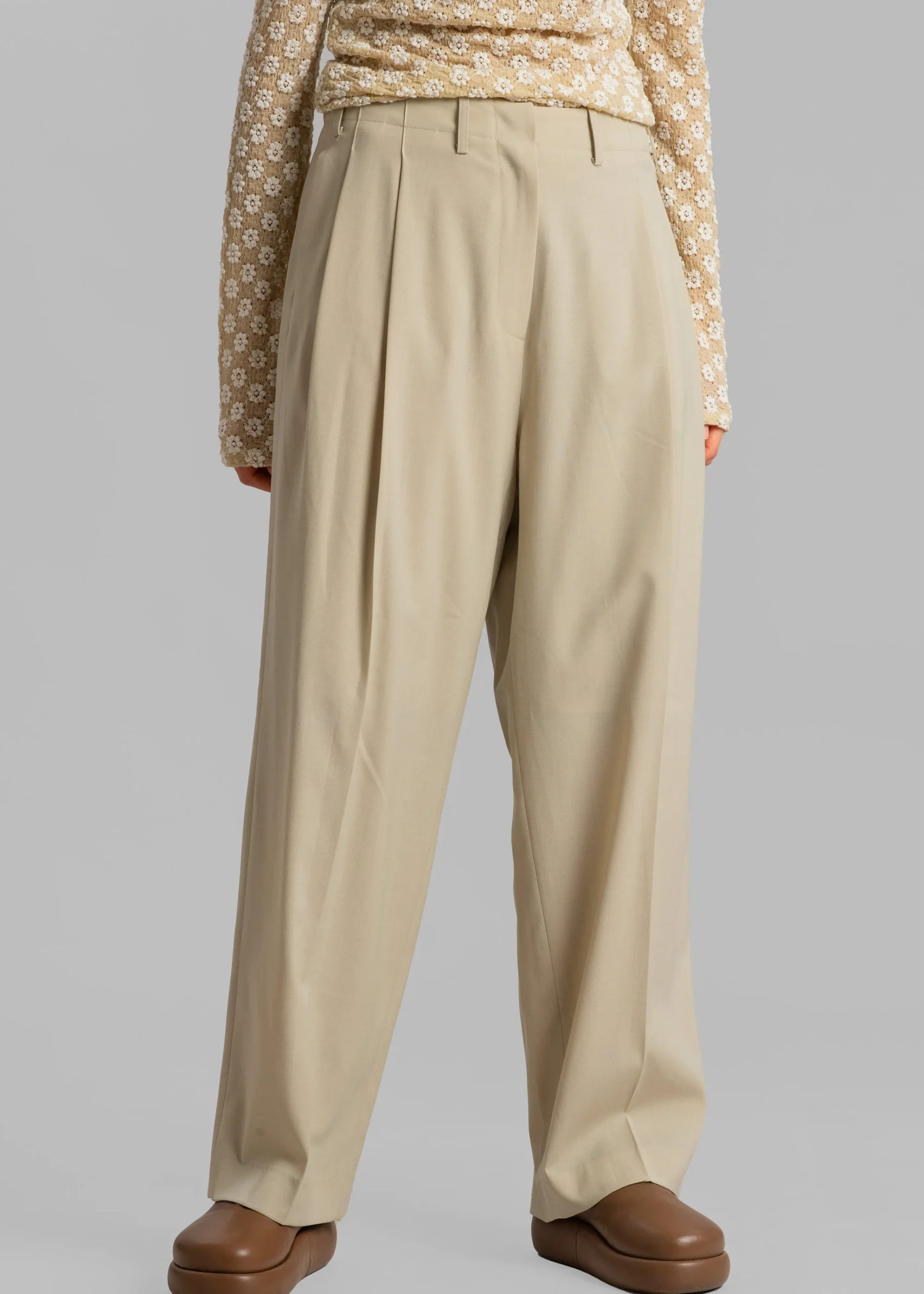 The Frankie Shop Sefa Tuck Pants Beige Hot