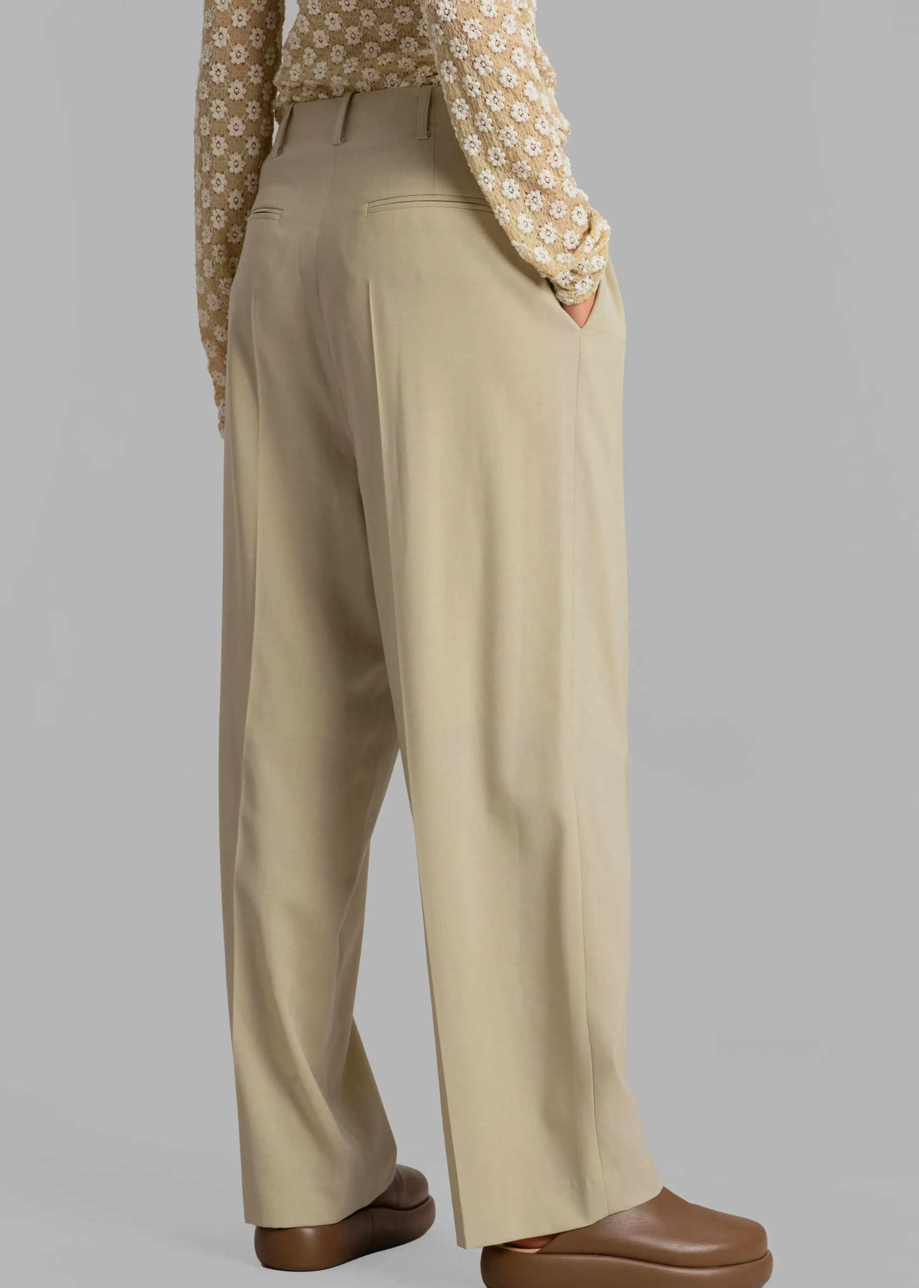 The Frankie Shop Sefa Tuck Pants Beige Hot