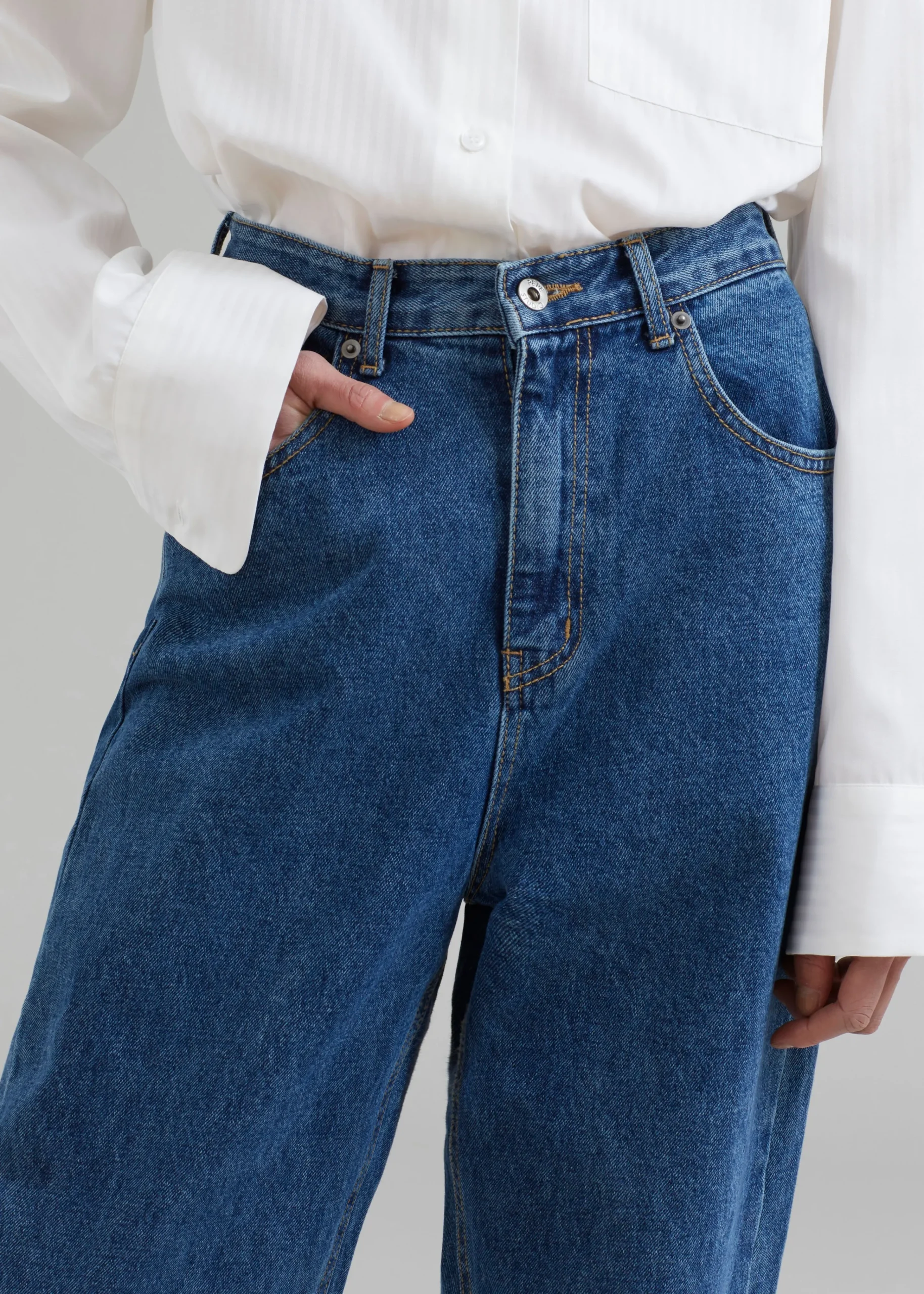 The Frankie Shop Alabama Jeans Medium Wash Hot