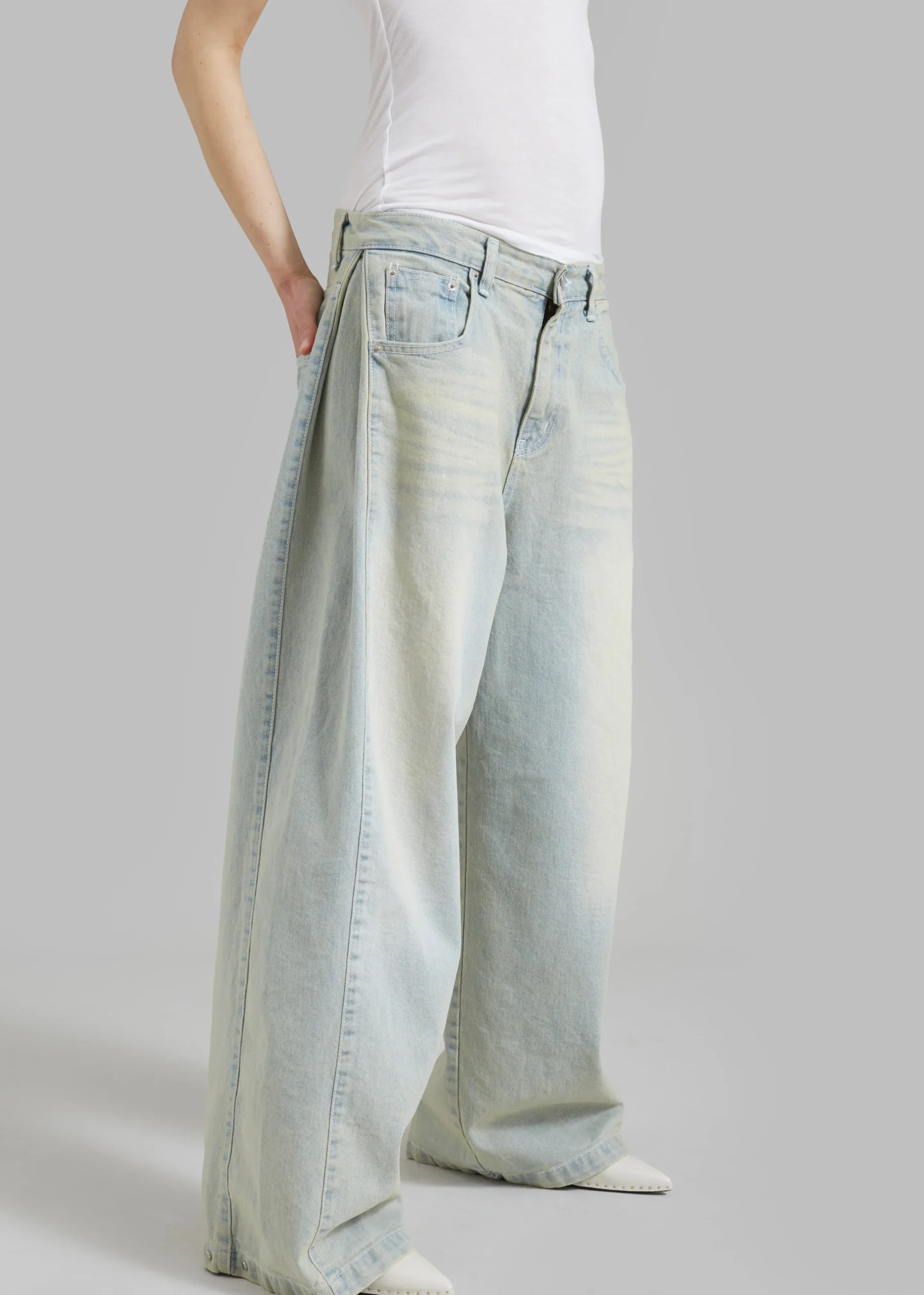 The Frankie Shop Bryony Jeans Bleach Online