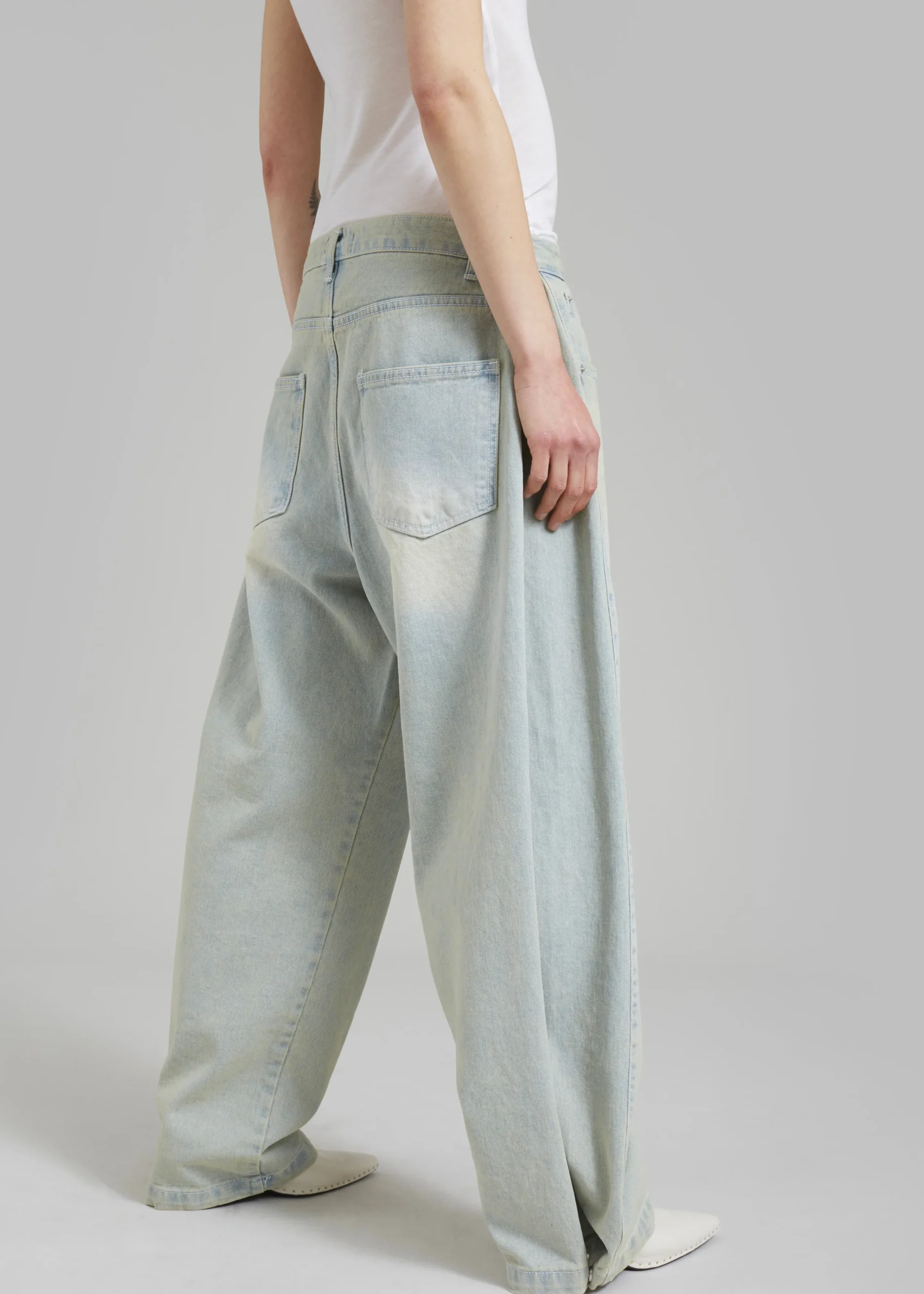 The Frankie Shop Bryony Jeans Bleach Online