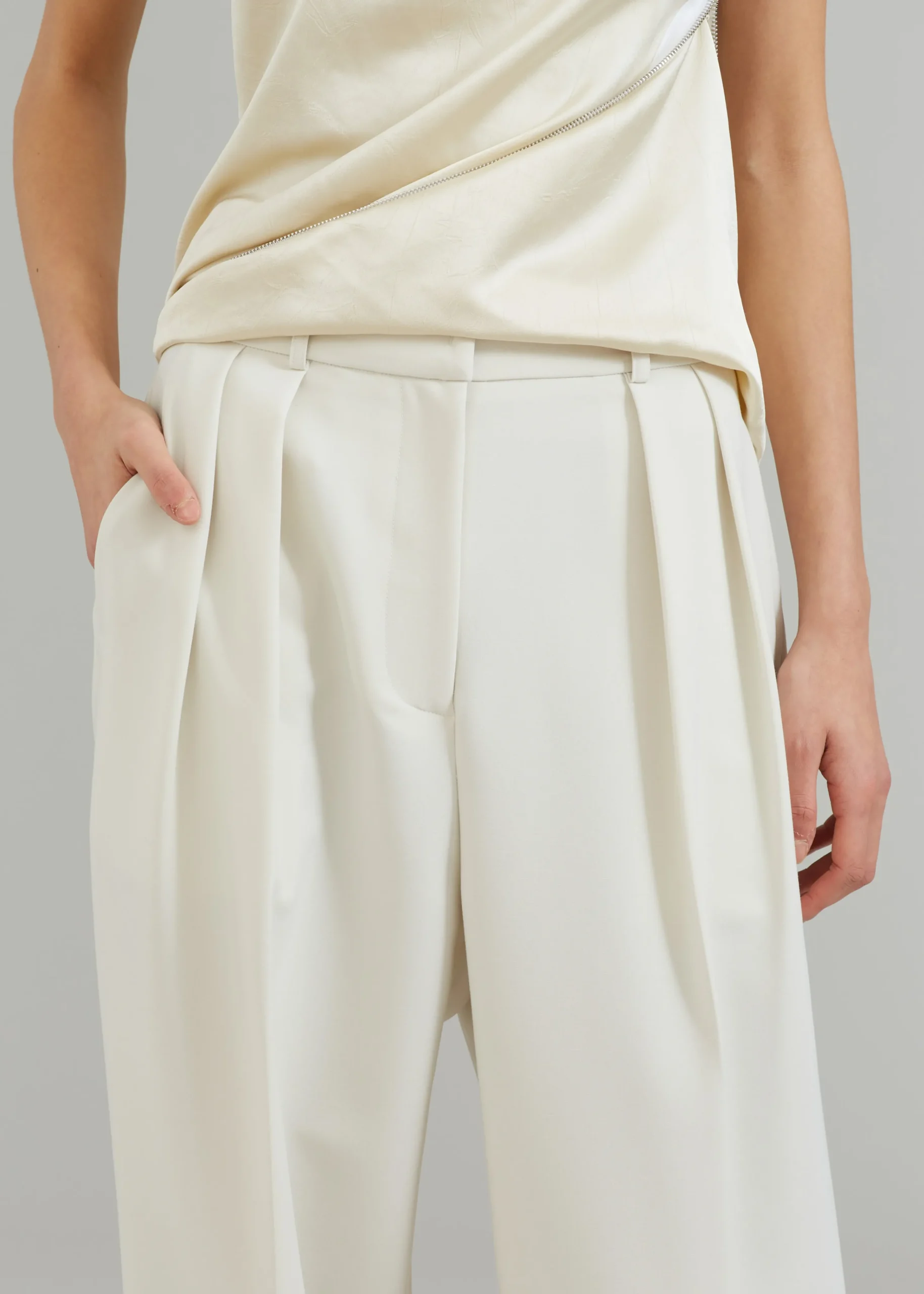 The Frankie Shop Corrin Pleated Trousers Ivory Hot