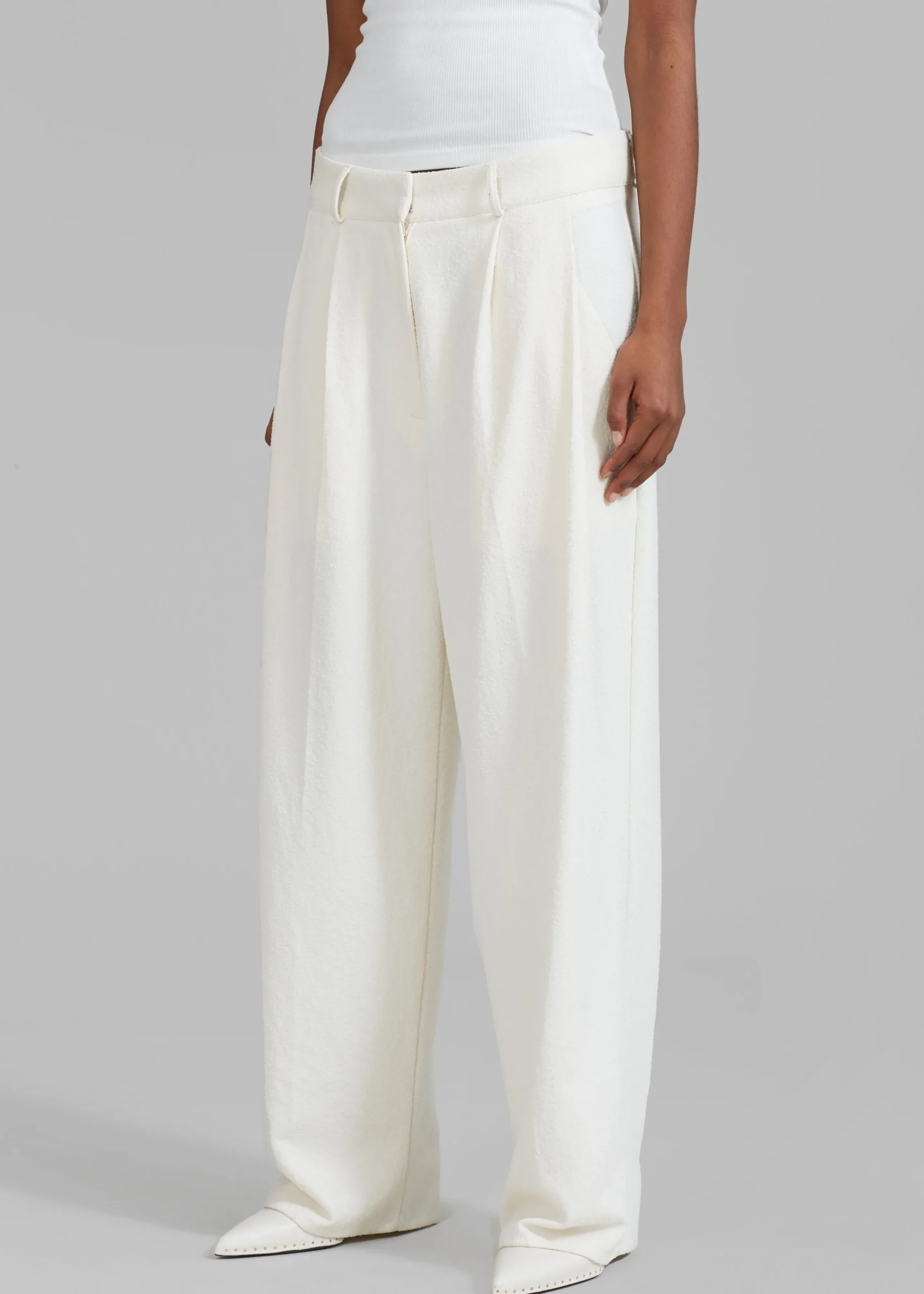 The Frankie Shop Dakota Pleated Pants Ivory Online