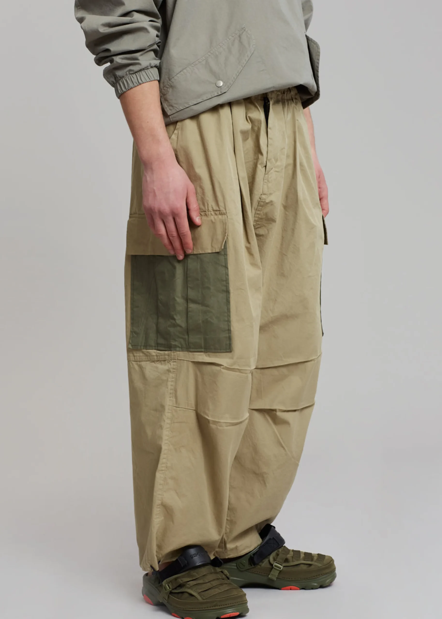 The Frankie Shop Stu Colorblock Cargo Pants Beige Combo Discount