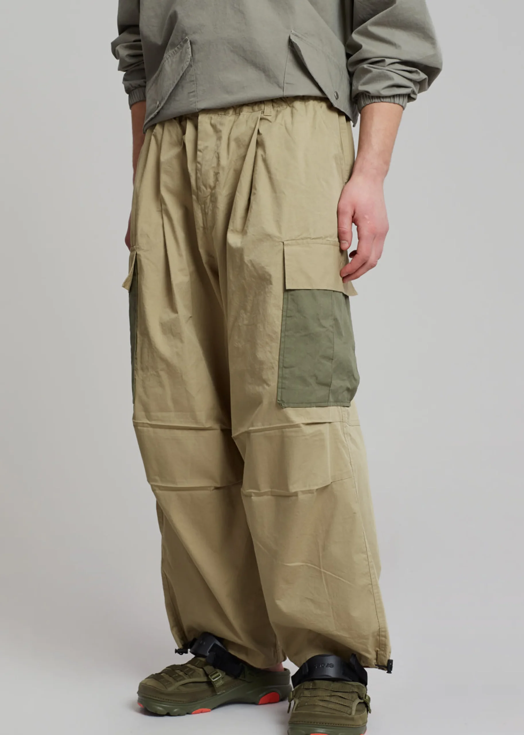 The Frankie Shop Stu Colorblock Cargo Pants Beige Combo Discount