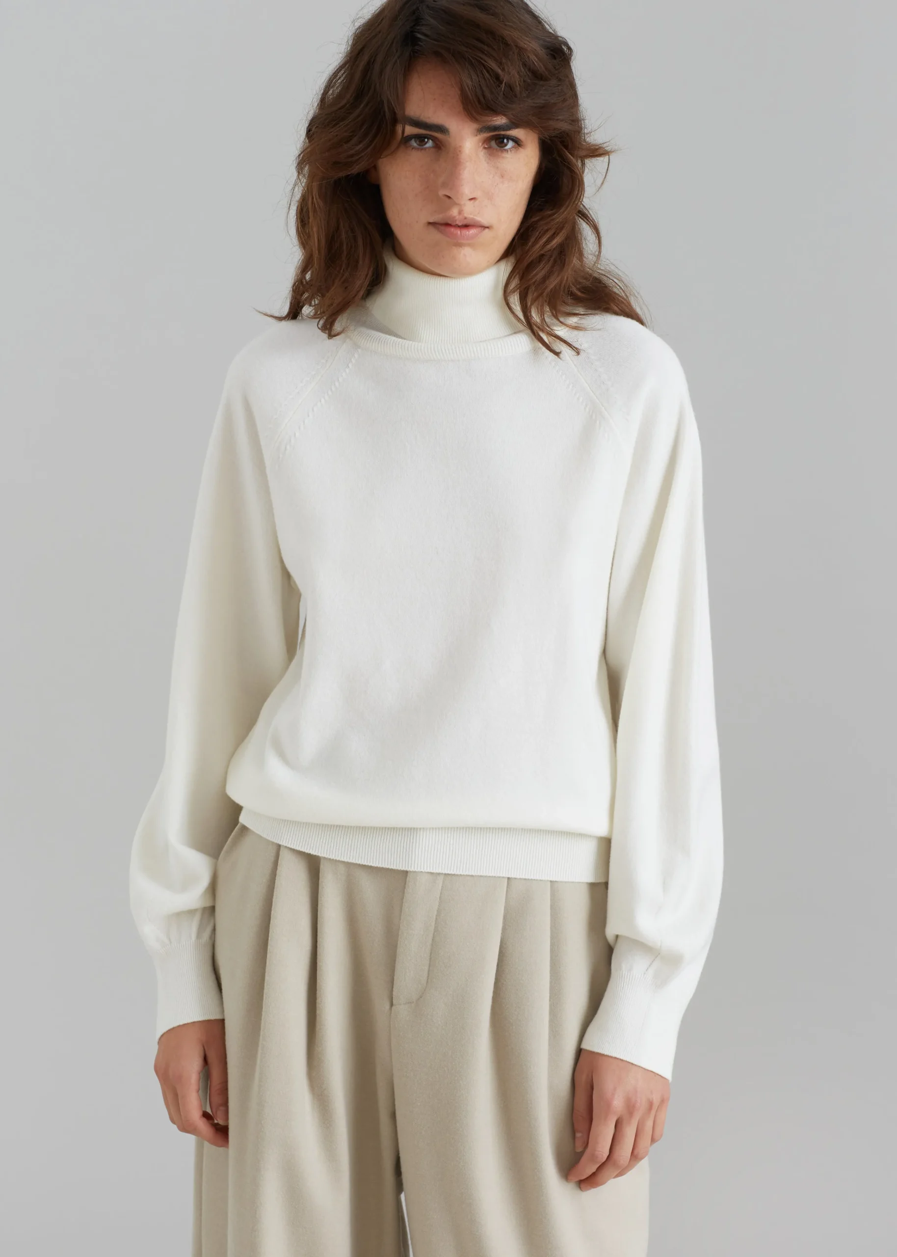 The Frankie Shop Variel Turtleneck Sweater Cream Outlet